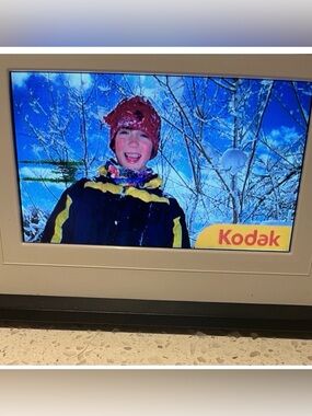Kodak EasyShare P720 Digital Frame Box with Yellow Accent